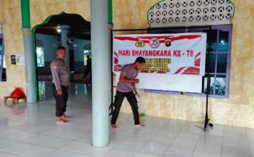 Polsek Air Besar Gelar Baksos Bersihkan Rumah Ibadah