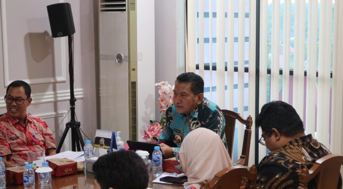 Gutmen Pimpin Rapat Evaluasi Penyaluran Bantuan Pangan Tahap I