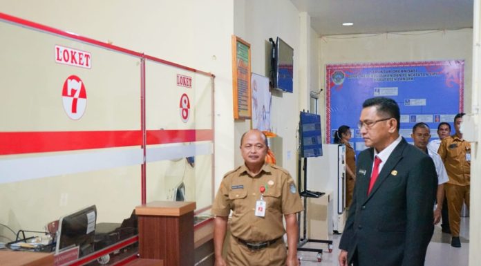 Tinjau Pelayanan Disdukcapil, Gutmen Intruksikan Beri Pelayanan Terbaik Pada Masyarakat