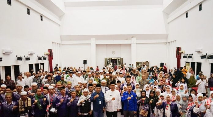 Pj. Bupati Landak Sambut Kedatangan Para Jemaah Haji
