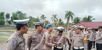 Antisipasi Judi Online, Provos Polres Landak Periksa Handphone Anggota