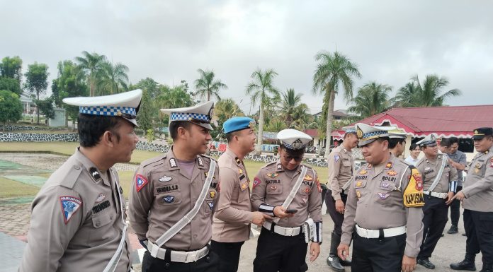 Antisipasi Judi Online, Provos Polres Landak Periksa Handphone Anggota