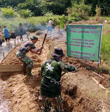 Babinsa Koramil 1210-02/MPH Hulu Beri Pendampingan Pengerjaan Oplah