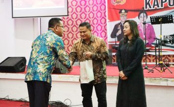 Kapolres Landak Berganti, Gutmen Sampaikan Upacan Terima Kasih Ke AKBP I Nyoman Budi Artawan