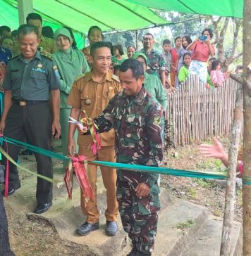 Warga Desa Papung Kini Bisa Nikmati Fasilitas Air Bersih Bantuan Kasad TNI AD