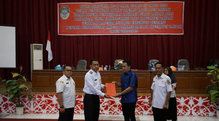 Pj. Bupati Landak Sampaikan Jawaban Atas Pandangan Umum Fraksi DPRD