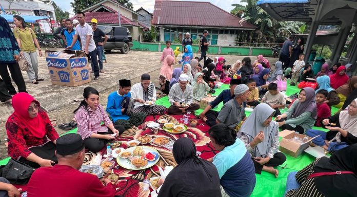 Karolin Apresiasi Acara Sedekah Kampong Masyarakat Desa Serimbu