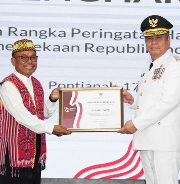 Pemkab Landak Terima Penghargaan Capaian Target Realisasi Investasi Penananam Modal