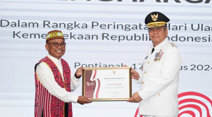 Pemkab Landak Terima Penghargaan Capaian Target Realisasi Investasi Penananam Modal