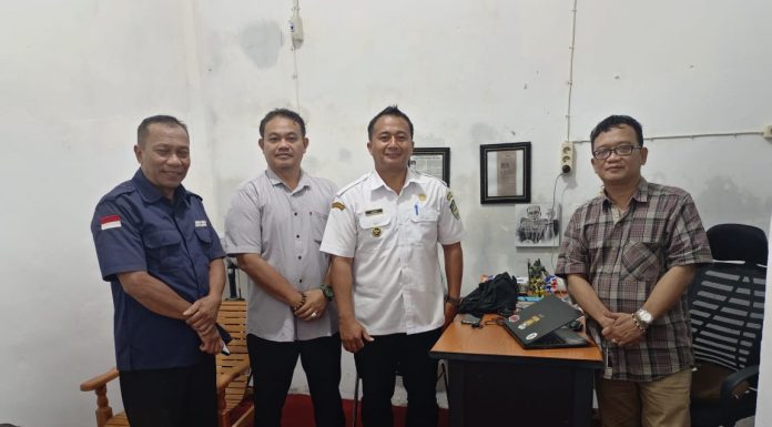 Kades Sekendal Dukung Penghijauan di Air Terjun Riam Dait