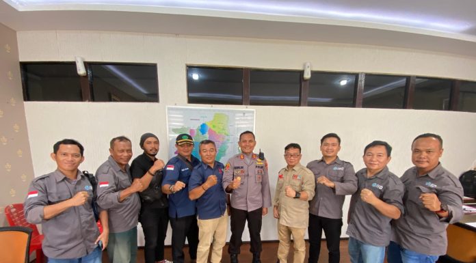Kapolres Landak Apresiasi Agenda Penanaman Pohon di Air Terjun Riam Dait Rangkaian HUT IWO