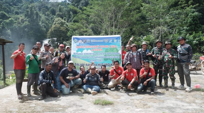 Ikatan Wartawan Online Landak Inisiasi Penghijauan di Lokasi Wisata Alam Air Terjun Rombo Dait