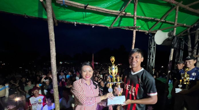 Tutup Turnamen Roah Cup Agak Hilir, Karolin Mohon Doa Restu Masyarakat Jelang Pendaftaran di KPU