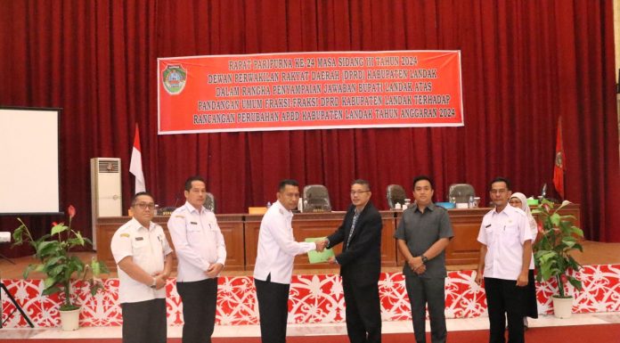 Pj. Bupati Landak Jawab Pandangan Umum Fraksi DPRD Atas Raperda APBD Perubahan