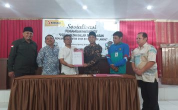 Tingkatkan Pengawasan Partisipatif, Bawaslu dan Ikatan Wartawan Online Landak Jalin MoU