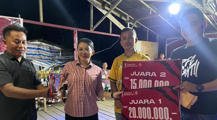 Karolin Tutup Turnamen Banteng Cup