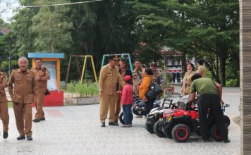 Gutmen Nainggolan Tinjau Sejumlah Fasilitas Umum Hingga Tempat Olah Raga di Kota Ngabang