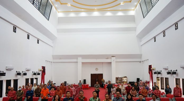 Pj. Bupati Landak Buka Sosialisasi Raperda Provinsi Kalbar Tentang RTRW