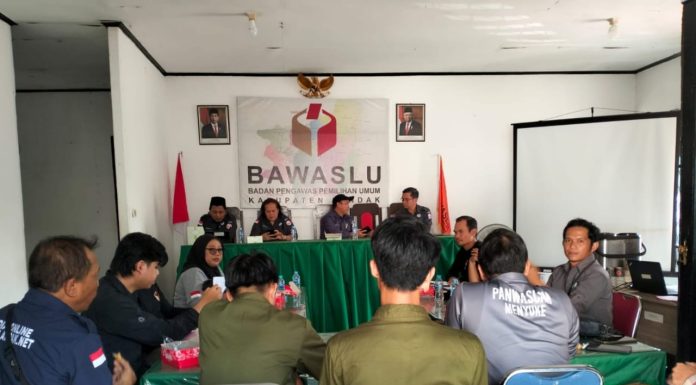 Bawaslu Landak Gelar Rapat Persiapan Pengawasan Media Sosial