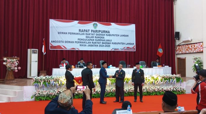 Evy Yuvenalis dan Minadinata Jabat Pimpinan Sementara DPRD Landak