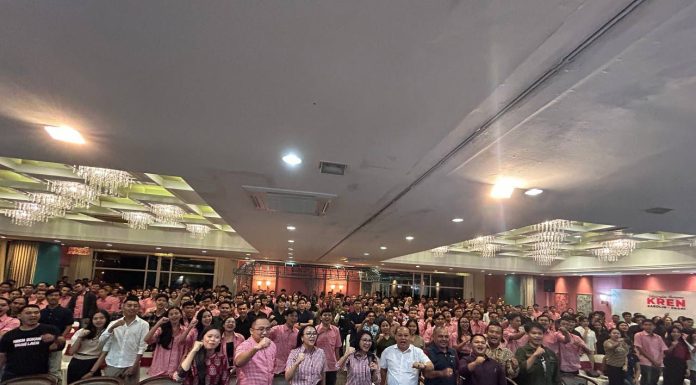 Milenial Puji Kepemimpinan Karolin Membangun Landak