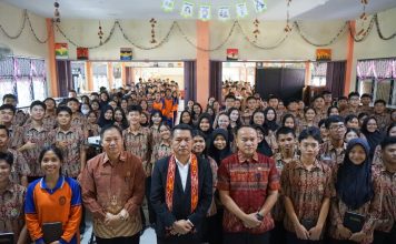 Kunjungin Dua SMA di Ngabang Gutmen Ingatkan Pelajar Tidak Terlibat Kasus Perundungan