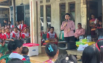 Karolin di Desa Amboyo Utara : Pilih Pemimpin Yang Terbukti dan Berpengalaman
