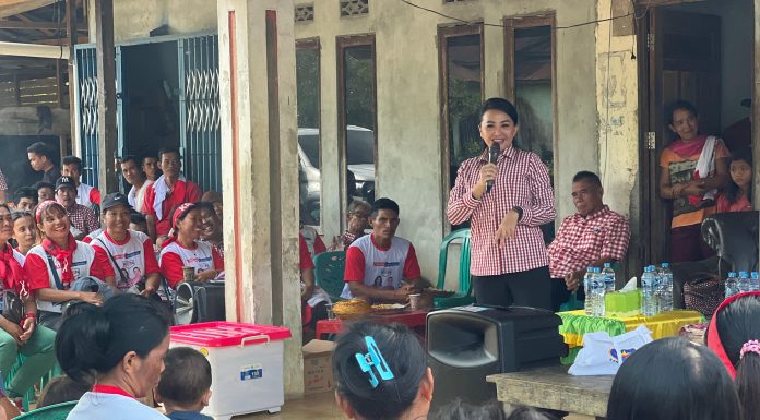Karolin di Desa Amboyo Utara : Pilih Pemimpin Yang Terbukti dan Berpengalaman