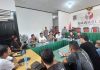 Sejumlah Massa Tim Pemenangan HEVI Datangi Kantor Bawaslu Landak Pertanyakan Tindak Lanjut Laporan Dugaan Pelanggaran Kampanye