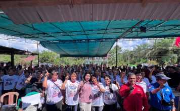Dihadapan Masyarakat Dusun Tanjam Menjalin Karolin Janji Tuntaskan Program Yang Sempat Tertunda