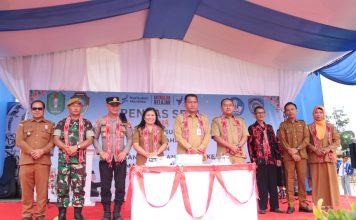 Gutmen Buka Pentas Seni Rangkaian HUT Ke – 7 SMAN 3 Ngabang