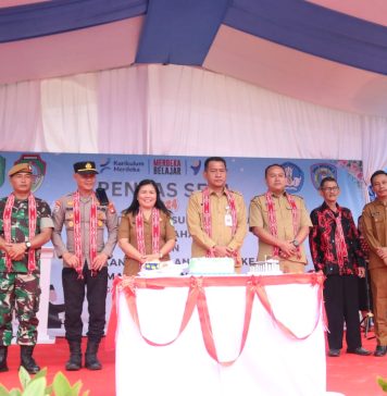 Gutmen Buka Pentas Seni Rangkaian HUT Ke – 7 SMAN 3 Ngabang