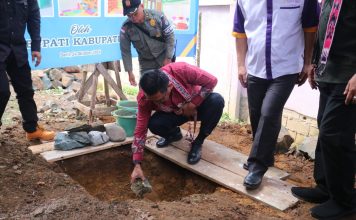 Gutmen Letakan Batu Pertama Pembangunan Gedung PAUD Kebun Anggur Nusantara Darit