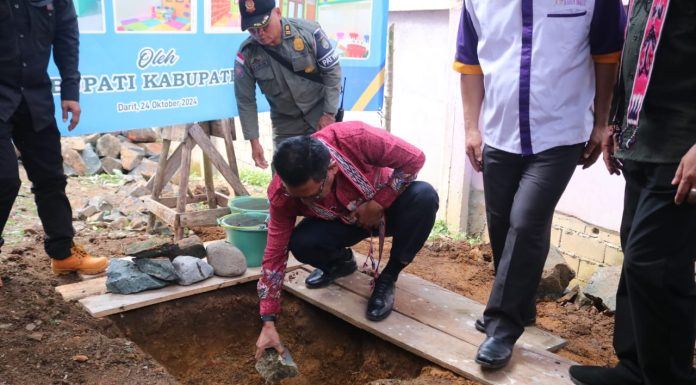 Gutmen Letakan Batu Pertama Pembangunan Gedung PAUD Kebun Anggur Nusantara Darit