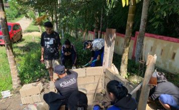 Tempat Pembuangan Sampah, Karya Mahasiswa KKM UPGRI Pontianak Bekerja Sama Dengan Pemerintah Desa Untuk Penegasan Sikap Mencintai Lingkungan Go Green