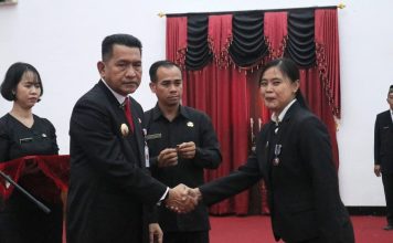 115 PNS Pemkab Landak Terima Tanda Kehormatan Satyalancana