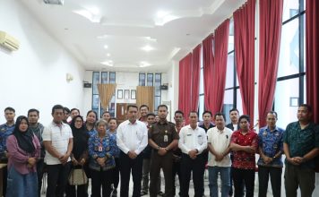 Pastikan Ketersediaan Cukup Jelang Nataru, Pj. Bupati Landak Gelar Pertemuan Dengan Agen Beras dan Pemilik Pangkalan Gas