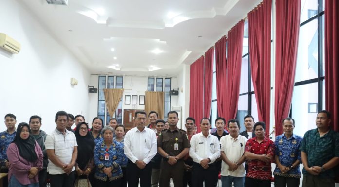 Pastikan Ketersediaan Cukup Jelang Nataru, Pj. Bupati Landak Gelar Pertemuan Dengan Agen Beras dan Pemilik Pangkalan Gas