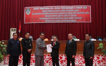 Fraksi DPRD Landak Beri Pandangan Umum Terhadap Raperda Tentang Pajak dan Restribusi Daerah