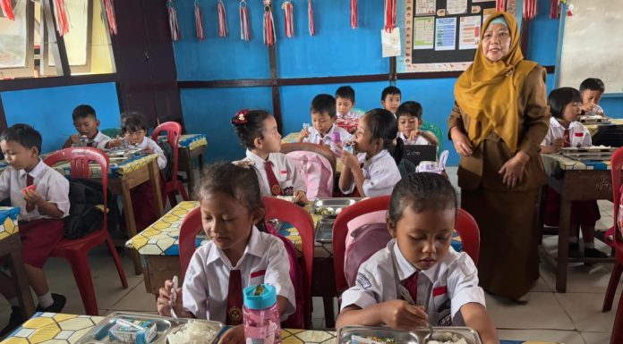 Pemkab Landak Mulai Uji Coba Makan Bergizi Gratis Sasar Siswa di SDN 09 Ngabang