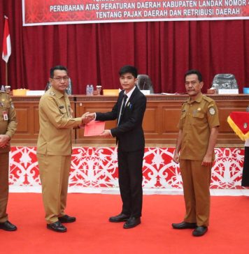 Pj. Bupati Landak Tanggapi Pandangan Umum Fraksi DPRD Terkait Pajak dan Restribusi Daerah