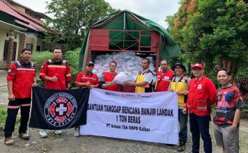 PT. Antam Salurkan Bantuan untuk Bayi terdampak Banjir di Landak