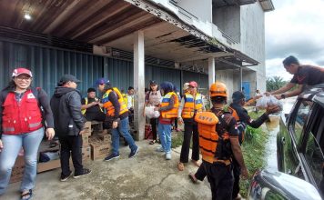 Dinkes Landak Terjunkan Tim Bantu Cek Kesehatan Para Korban Banjir
