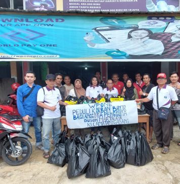 Wpone Salurkan Bantuan Sembako Bagi Member Wpone Landak Terdampak Bencana Banjir