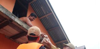 Pemkab Landak Kembali Salurkan Makanan Siap Saji Bagi Masyarakat Terdampak Banjir di Desa Hilir Kantor