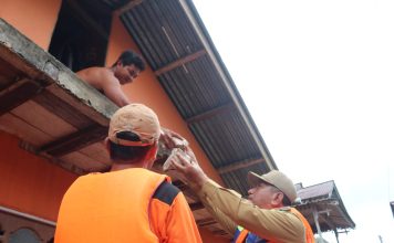 Pemkab Landak Kembali Salurkan Makanan Siap Saji Bagi Masyarakat Terdampak Banjir di Desa Hilir Kantor