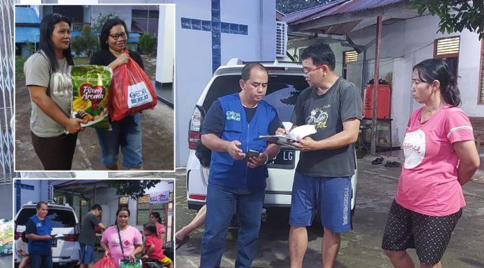Obor Berkat Salurkan Bantuan Sembako Sasar Jemaat di GKPKB Bahtera Ngabang Terdampak Banjir