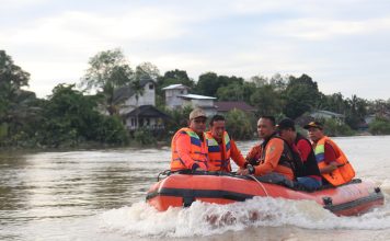 Gutmen Tinjau Rumah Warga Pasca Banjir