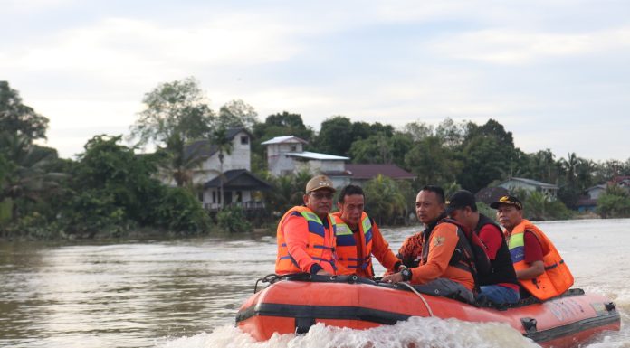 Gutmen Tinjau Rumah Warga Pasca Banjir