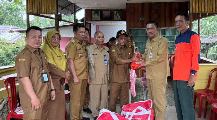Gutmen Kembali Serahkan Bantuan Bagi Korban Terdampak Banjir di Mungguk
